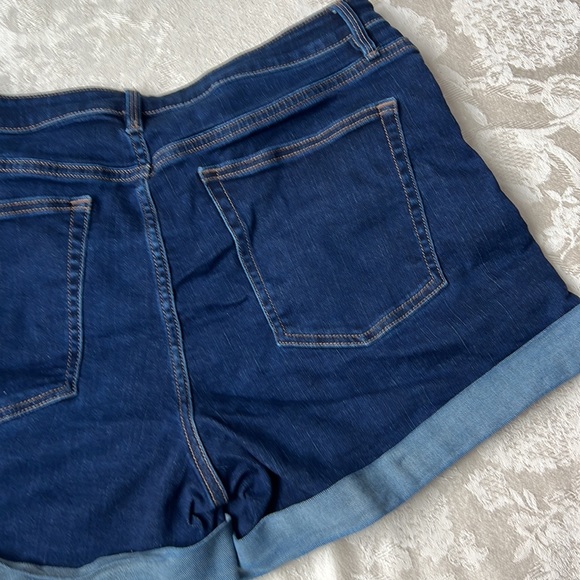 R Jeans High Rise Shorts - Picture 9 of 10